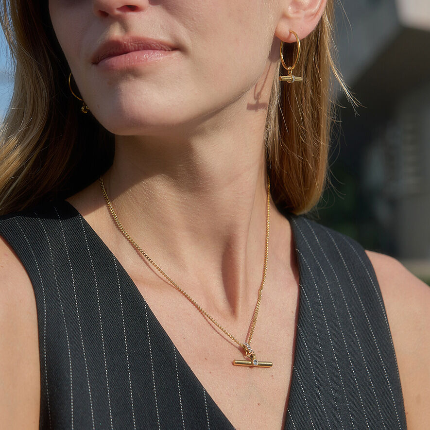 Set di collane da donna a forma di T in acciaio inossidabile, impermeabili, color oro, con zirconi. 2