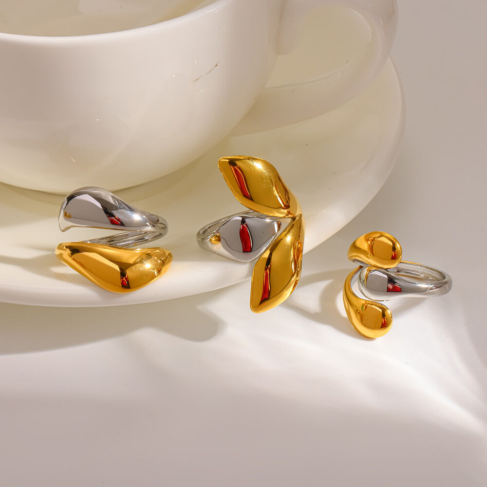 Anillo llamativo de acero inoxidable resistente al agua con forma geométrica en colores mixtos oro y plata. h5 Imagen2