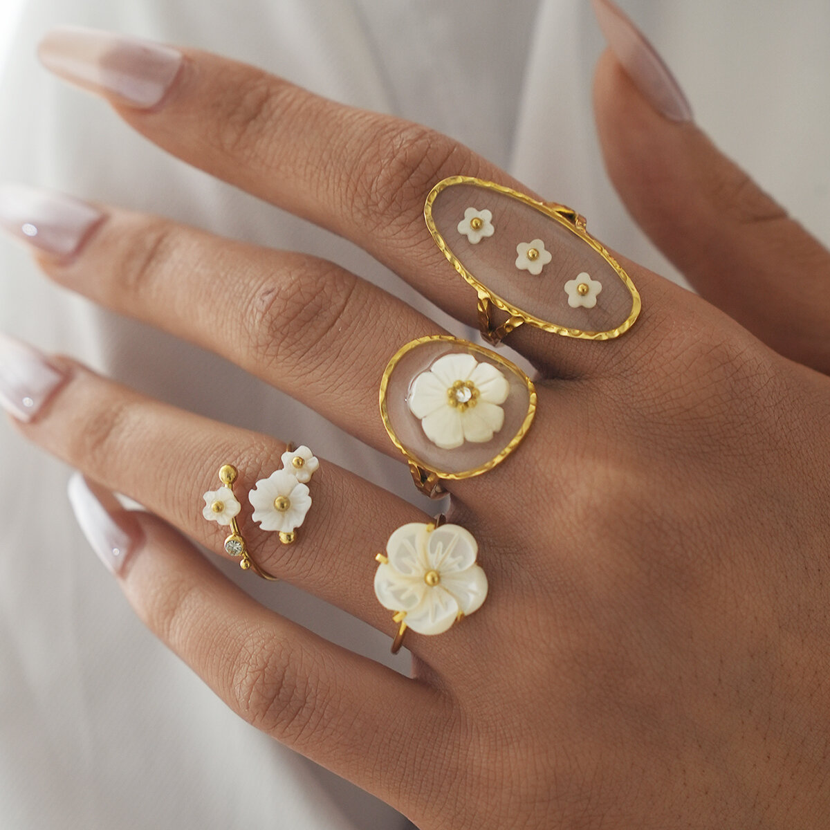 Simple Series Daily Flower Stainless Steel Waterproof   Gold Color  Shell Statement Rings