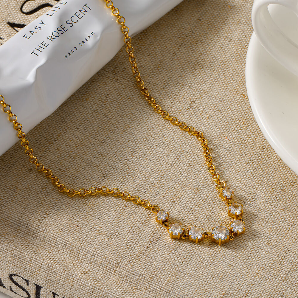 Luxuriöse, elegante, geometrische Halskette aus wasserdichtem Edelstahl in Goldfarbe mit Zirkonia-Besatz für Damen h5Bild2