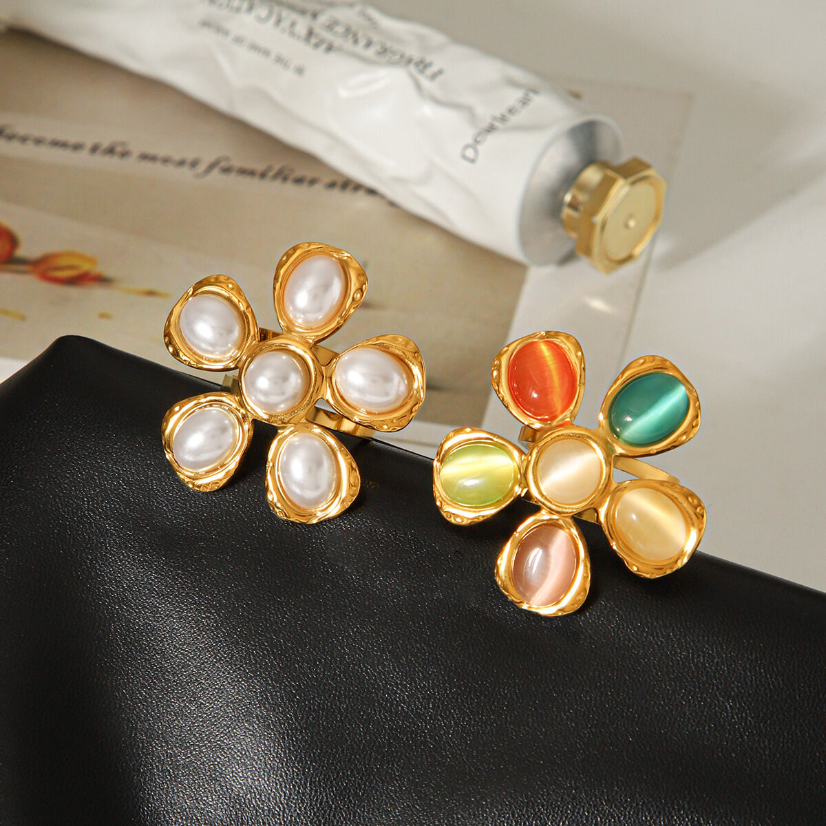Anello da donna Daily Flower in acciaio inossidabile impermeabile color oro con perla naturale. 2