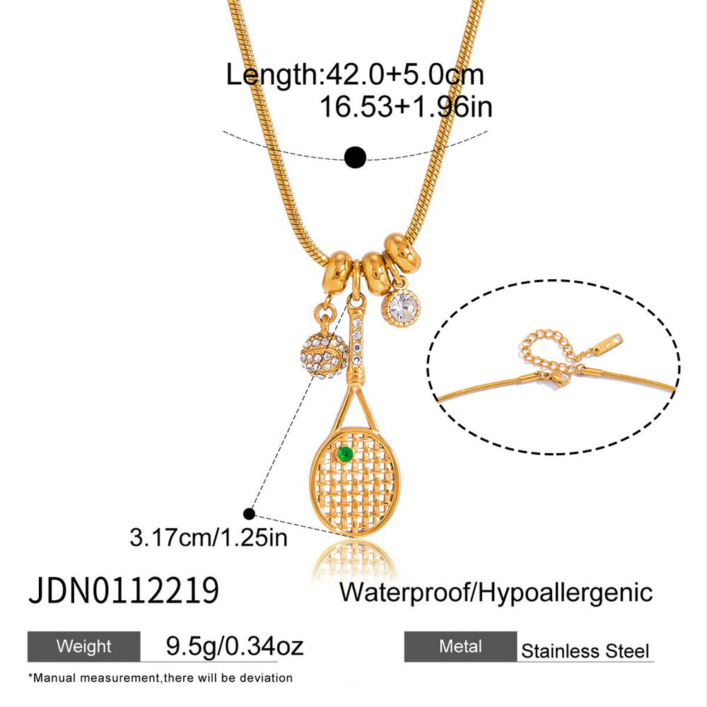 Collana con ciondolo da donna a forma di racchetta da tennis in acciaio inossidabile color oro impermeabile con zirconi.