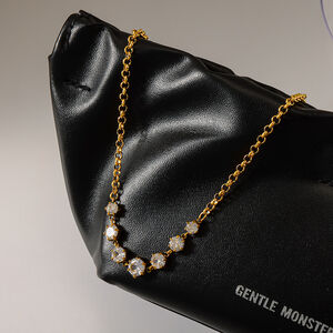 Luxuriöse, elegante, geometrische Halskette aus wasserdichtem Edelstahl in Goldfarbe mit Zirkonia-Besatz für Damen h5 Bild3