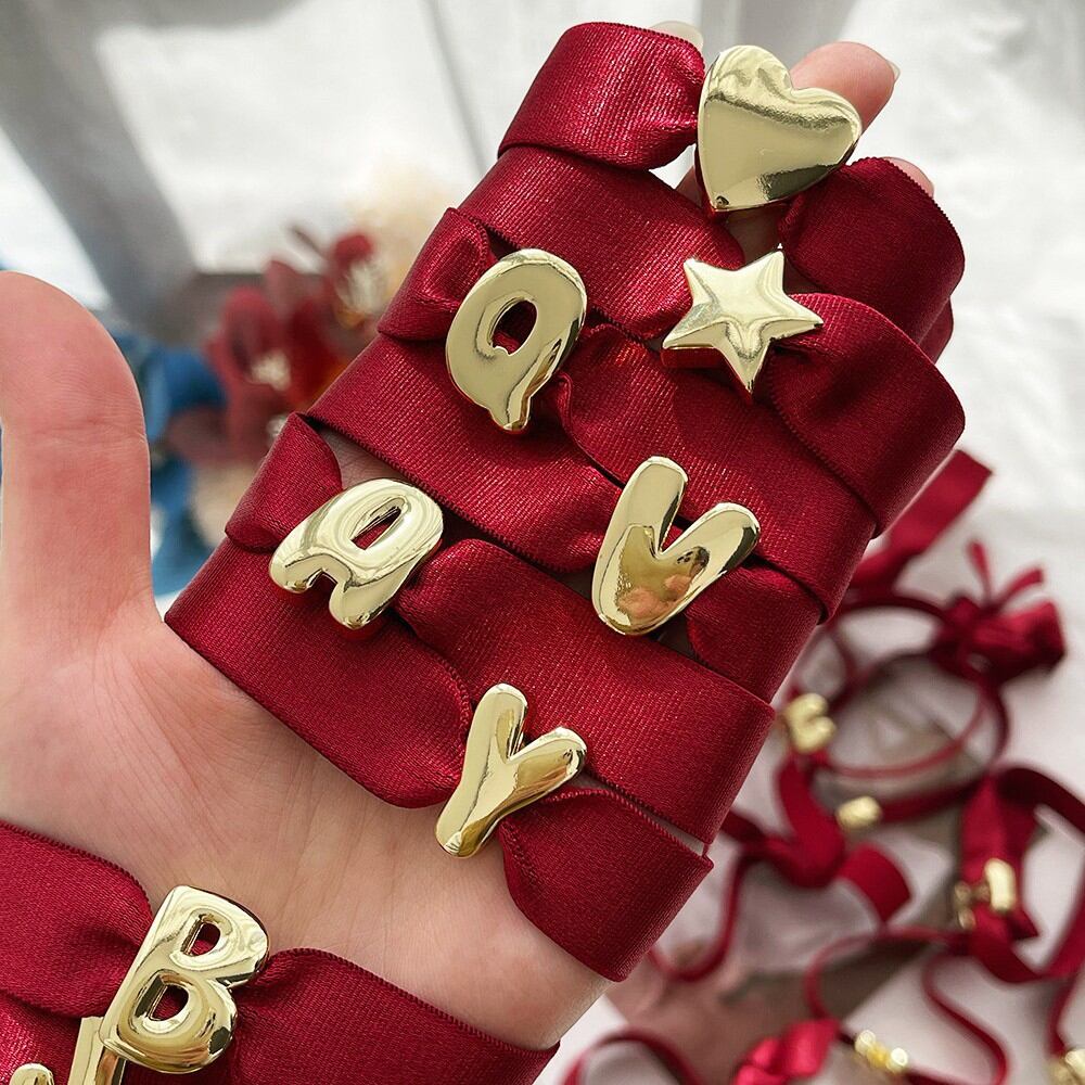 Einfache Damen-Charm-Armbänder aus Kupfer mit Buchstabenmotiv