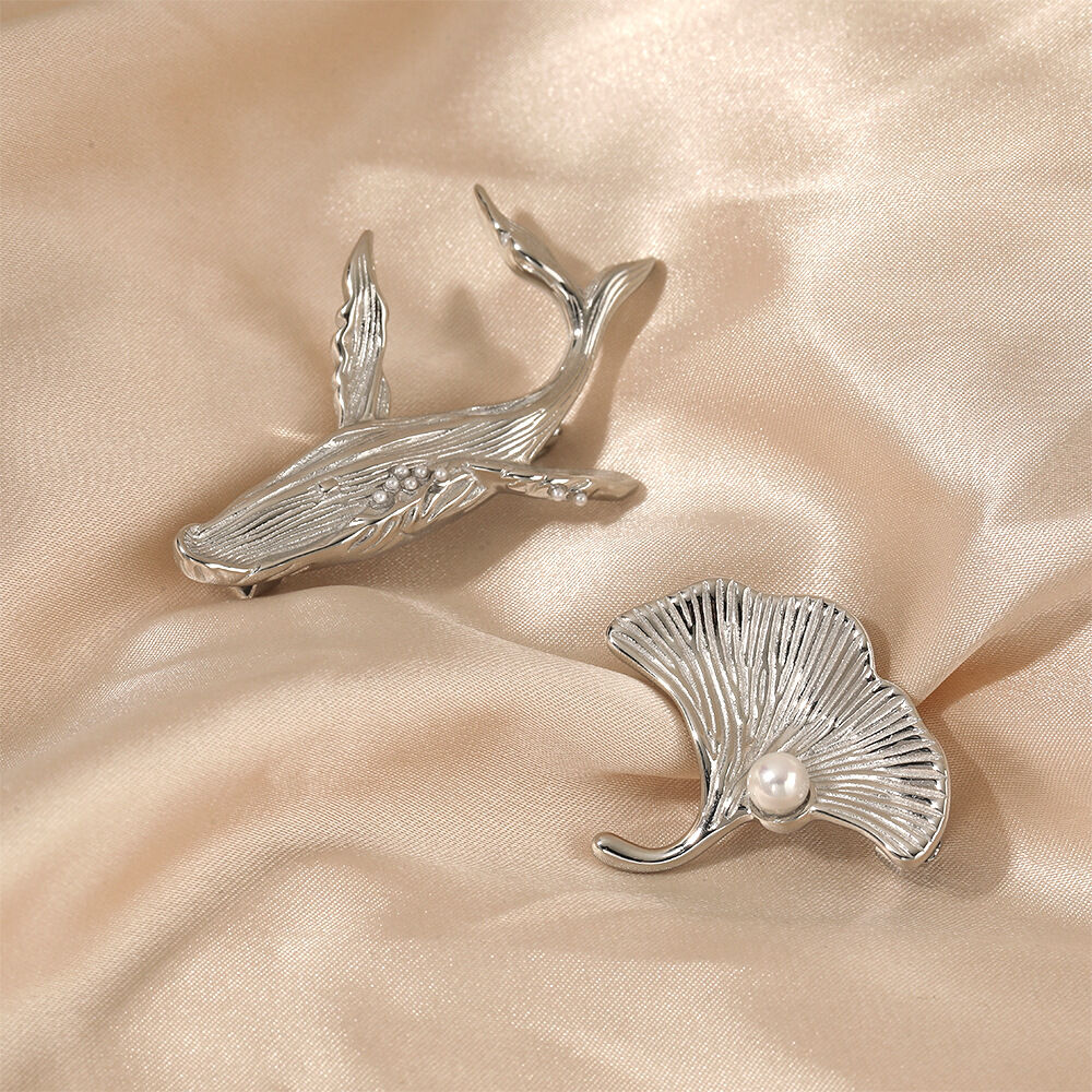 Retro Animal Leaf Stainless Steel Gold Color Brooches Picture3