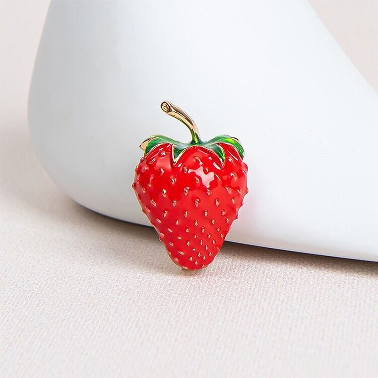 Serie di lusso con graziose spille a forma di frutta, ciliegia e fragola, in lega con strass 2