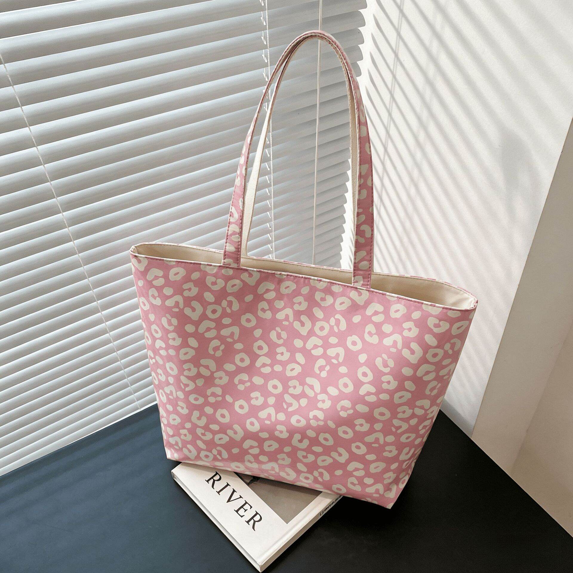 Streetwear Style Leopard Print Pvc Women's Tote Bag Picture4