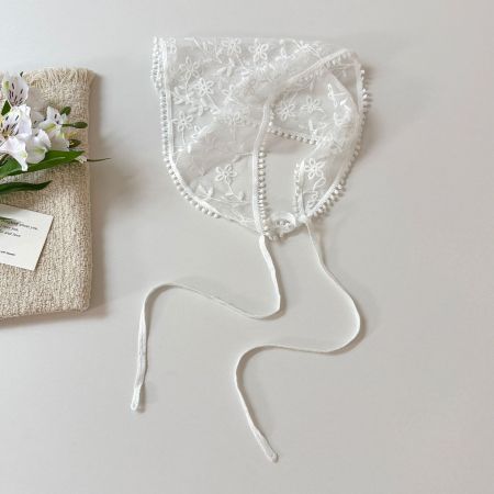 Sommerschals für Damen aus der Serie „Romantisches Design mit zarter Blumenspitze“