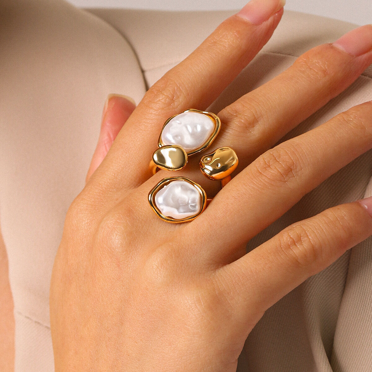 Luxuriöser, unregelmäßig geformter, wasserdichter Damenring aus Edelstahl in Goldfarbe mit Zirkonia und Perle h5 Bild3