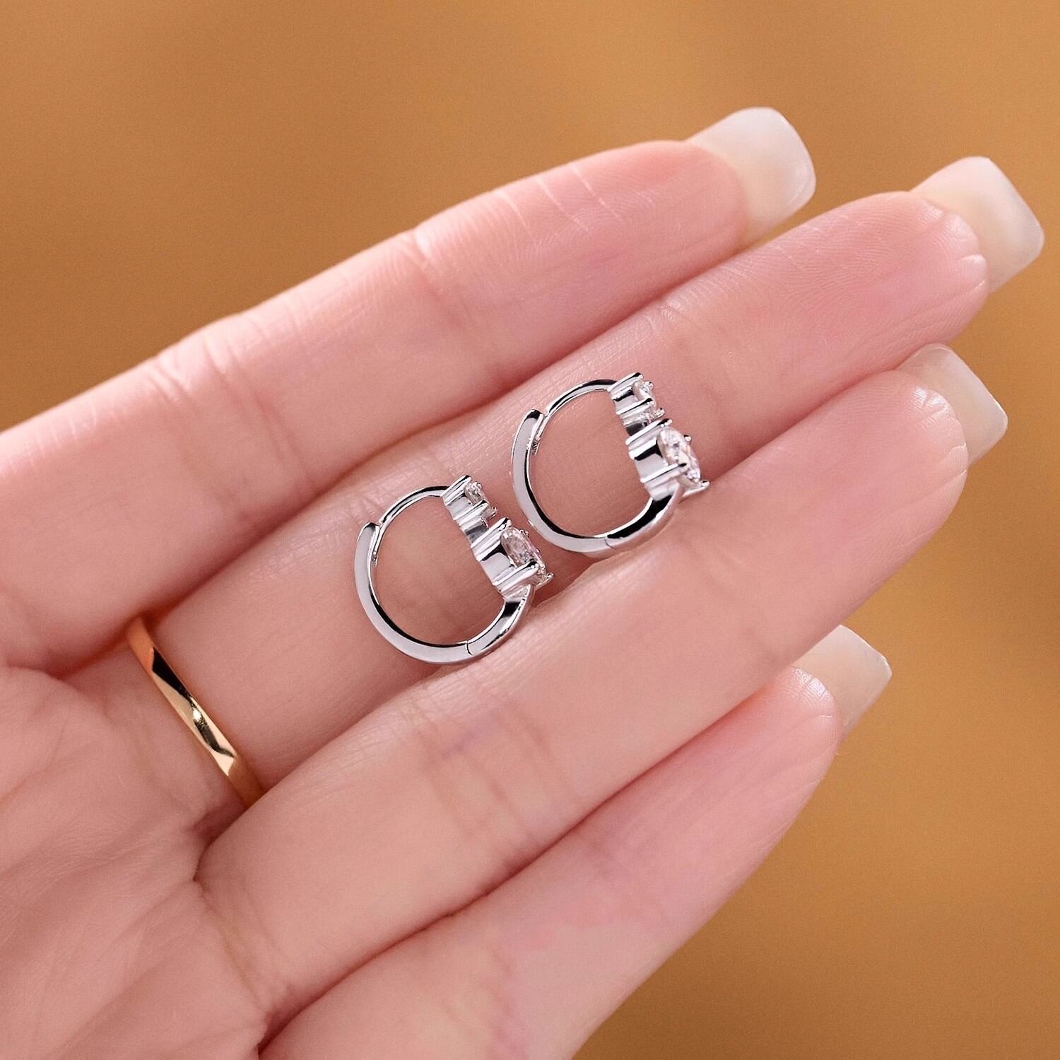 Luxurious Simple Retro Circle S925   Gold Color  Moissanite Women's Moissanite Earrings Picture3