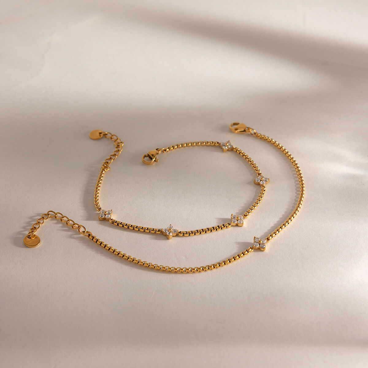 Simple Series Daily Chain Edelstahl wasserdicht goldfarbene Zirkonia-Damenarmbänder Bild3