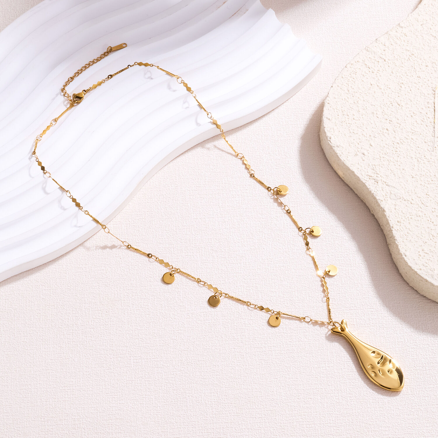 Simple Series Elegant Chain Fish Stainless Steel Waterproof Women's Pendant Necklaces h5 Picture2