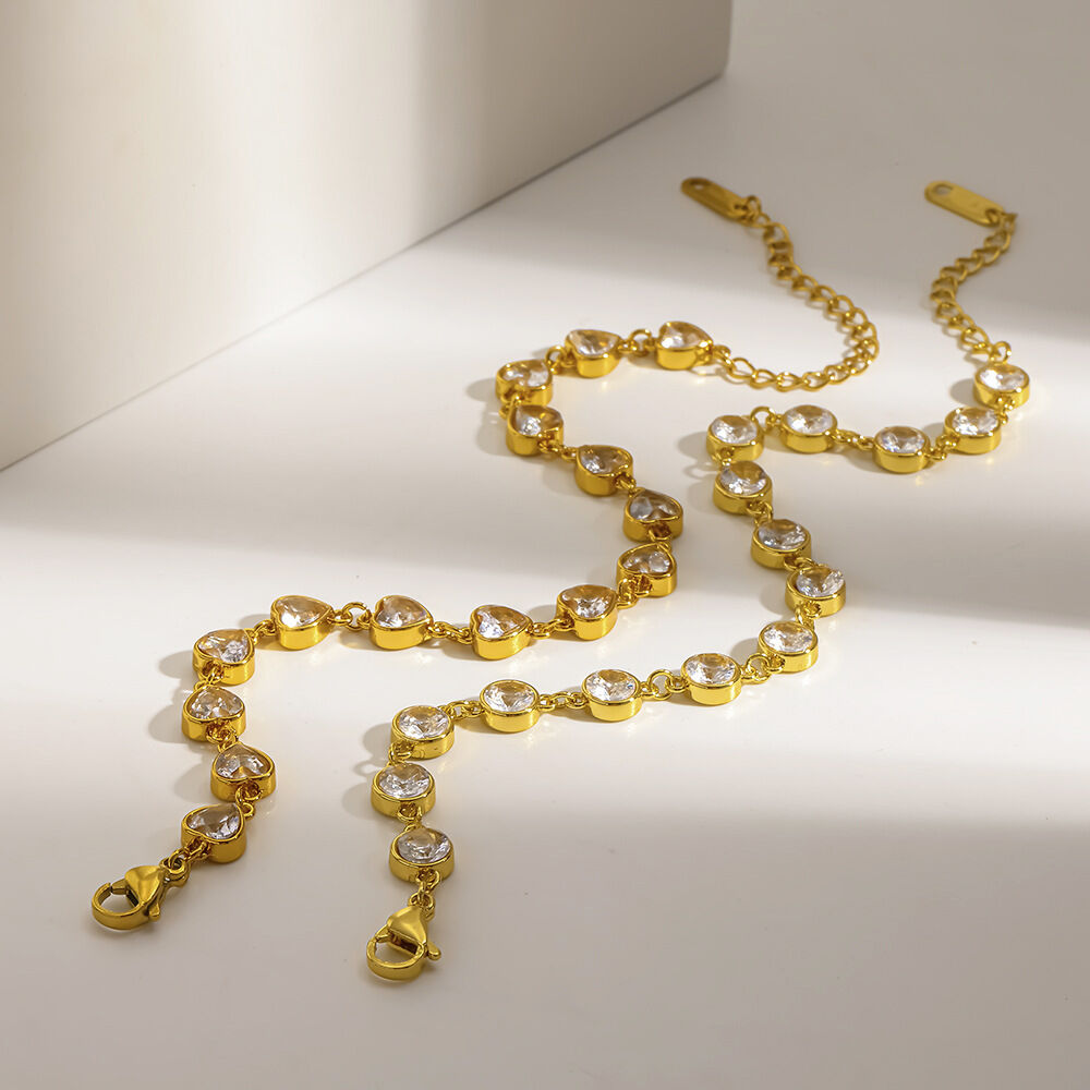 Luxuriöses, elegantes Herzarmband aus Edelstahl, wasserdicht, goldfarben, mit Zirkonia-Besatz für Damen Bild3