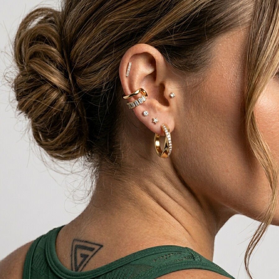 Pendientes de aro sencillos de acero inoxidable con forma circular, resistentes al agua y con pedrería dorada para mujer. 2