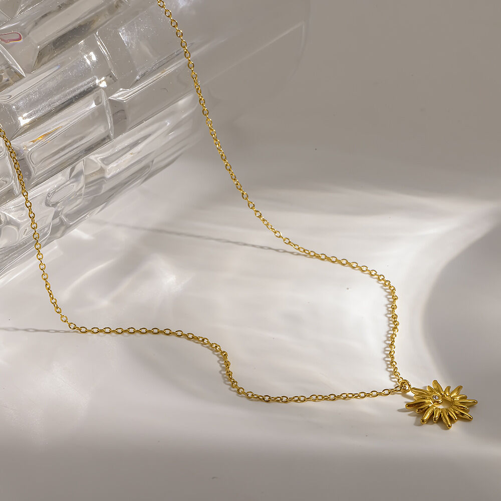 Einfache, wasserdichte Damen-Halskette mit Sternanhänger aus Edelstahl in Goldfarbe und Strass h5Bild3