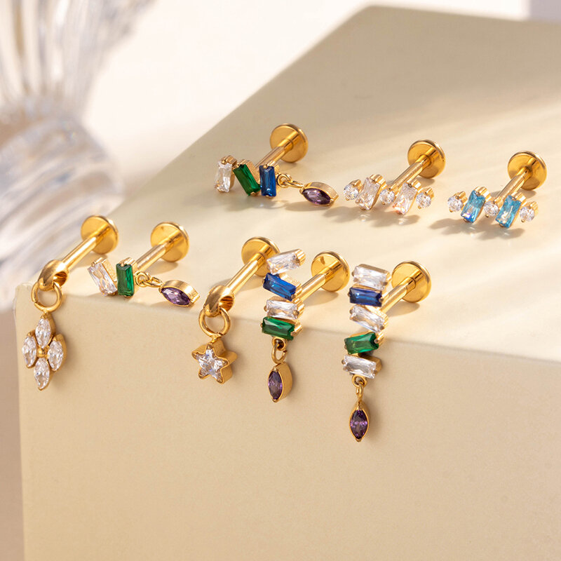 Orecchini da piercing da donna a forma di stella geometrica semplice, in lega di titanio color oro con zirconi.