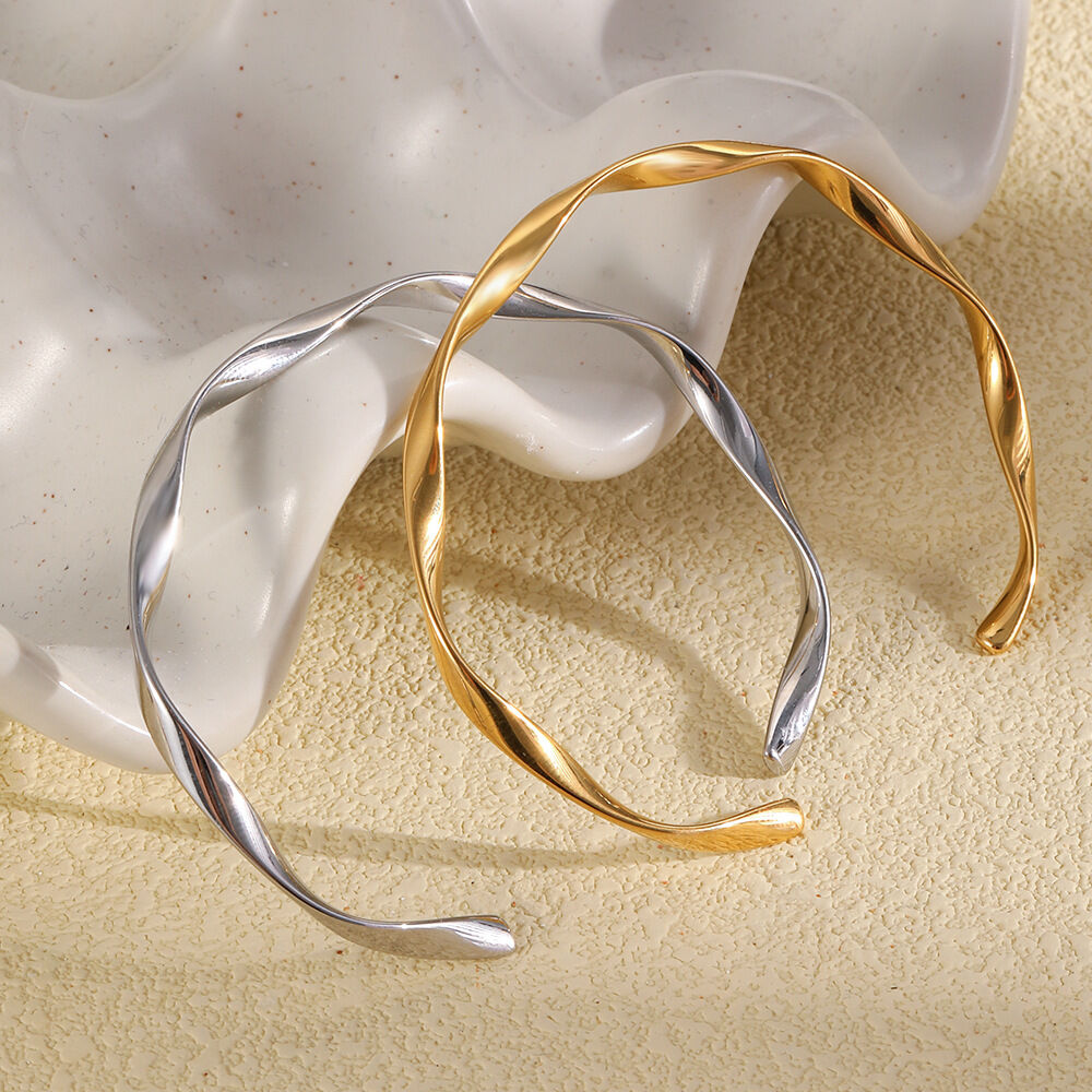 Simple Solid Color Stainless Steel Waterproof Gold Color Women's Cuff Bracelets Picture2