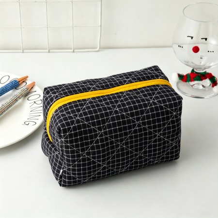 Simple Series Casual Plaid Polyester Women's Makeup Bags