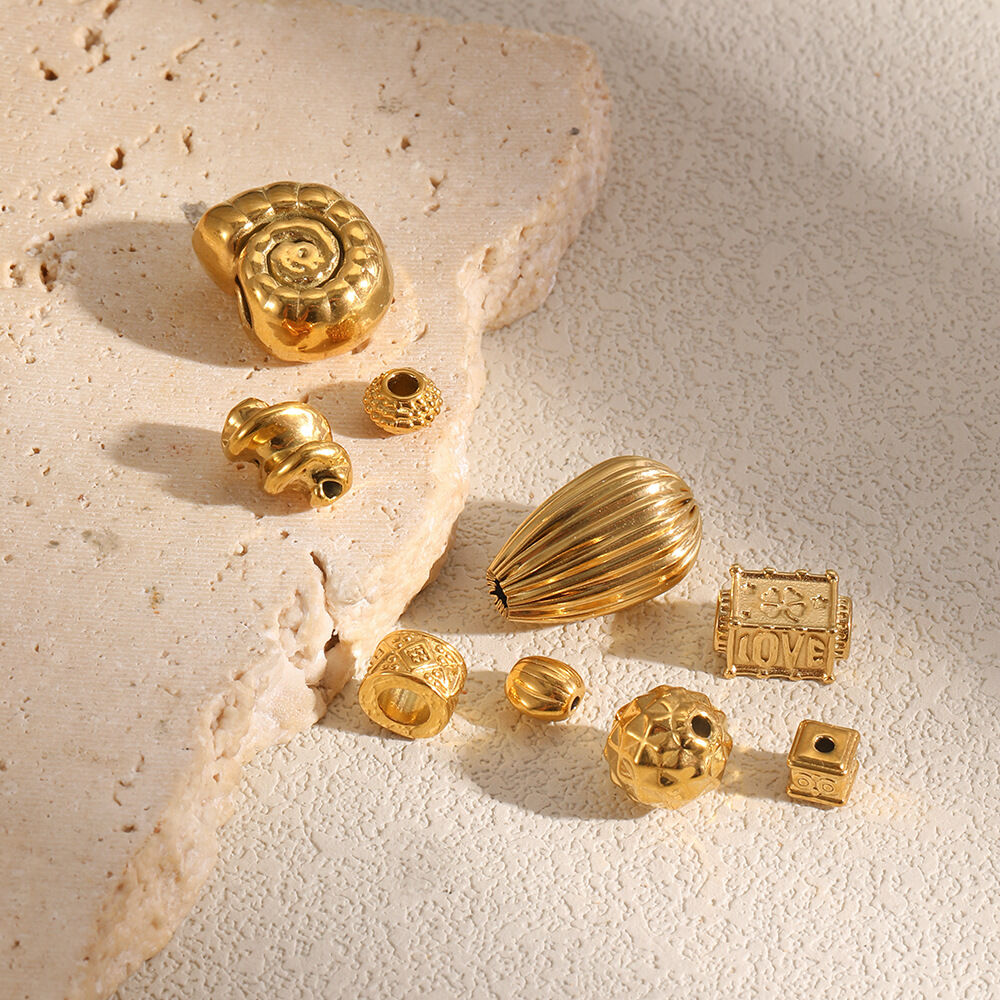 Unregelmäßig geformte, wasserdichte Damenanhänger aus Edelstahl in Goldfarbe h5 Bild3