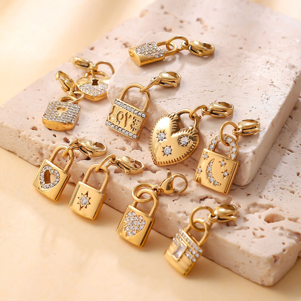 Ciondoli da donna Simple Series Daily Lock in acciaio inossidabile impermeabile color oro con strass
