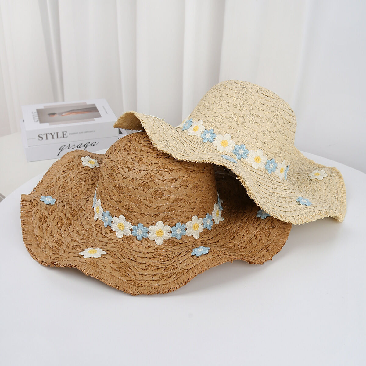 Simple Series Sweet Flower Raffia Women's Straw Hats