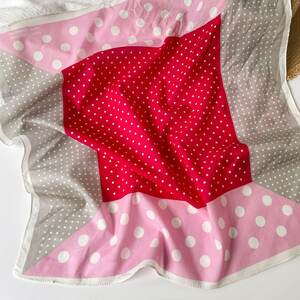 Bufandas de verano para mujer de algodón con estampado sencillo de lunares en colores variados. h5 Imagen6