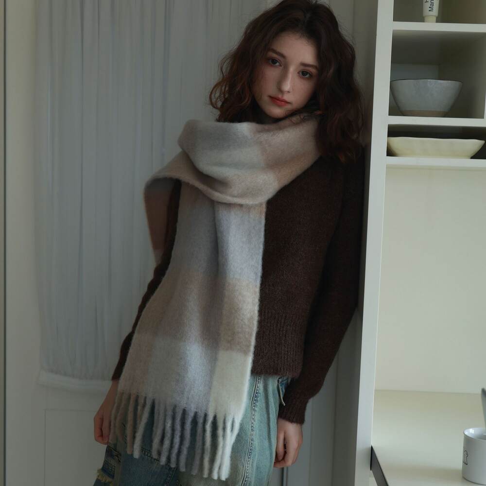 Simple Serisi Tatlı Ekose Püsküllü Karışık Renkli Yün-Polyester Karışımı Kışlık Şallar Resim3