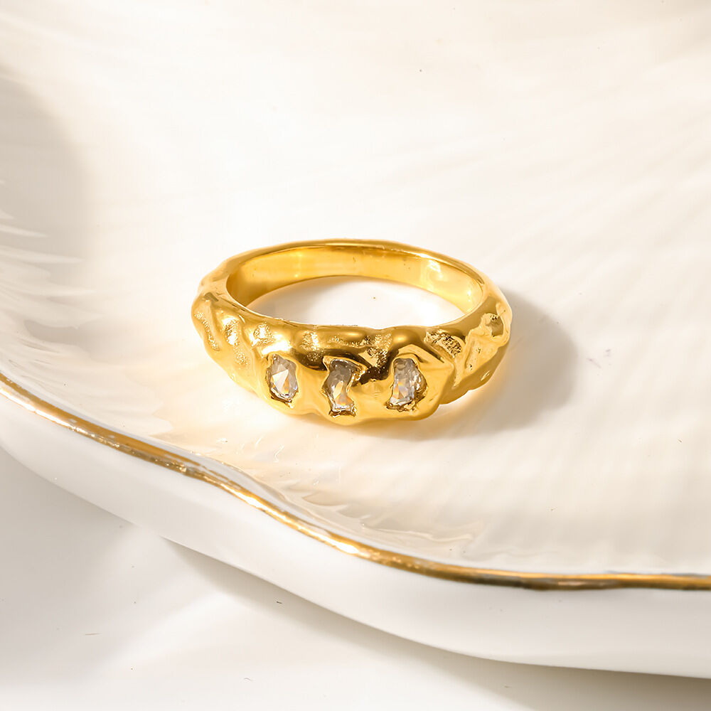 Klassische, unregelmäßig geformte, geometrische Statement-Ringe aus wasserdichtem Edelstahl in Goldfarbe mit Zirkonia