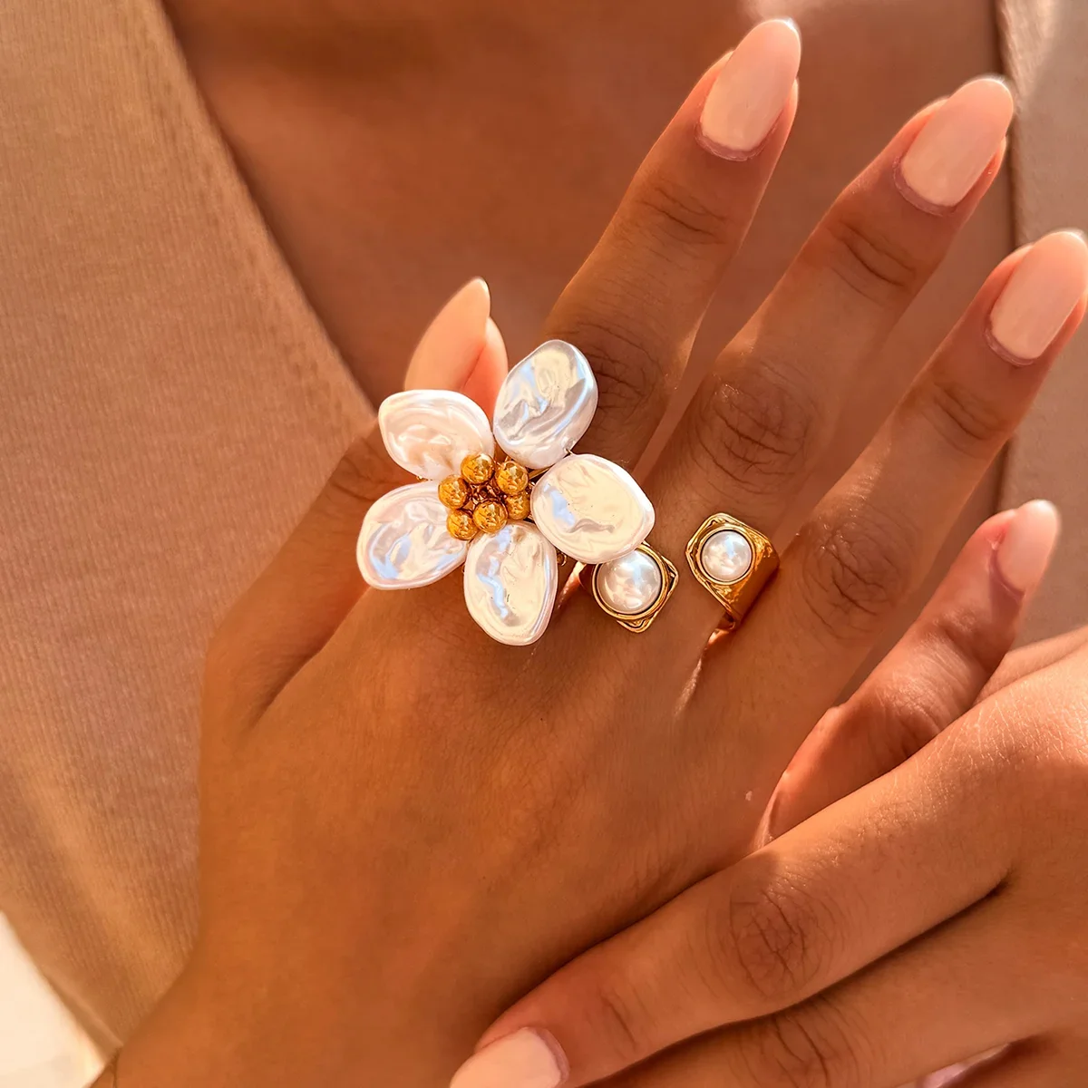 Simple Series Elegant Flower Stainless Steel Waterproof  Gold Color Women's Statement Rings h5 Picture4