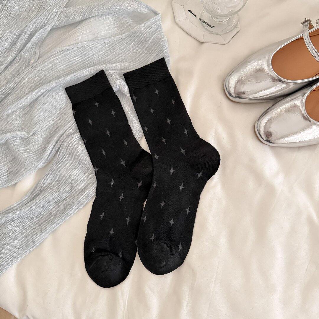 Slight Bounce Basic Solid Color Geometric Pattern Mid-Calf Socks h5 