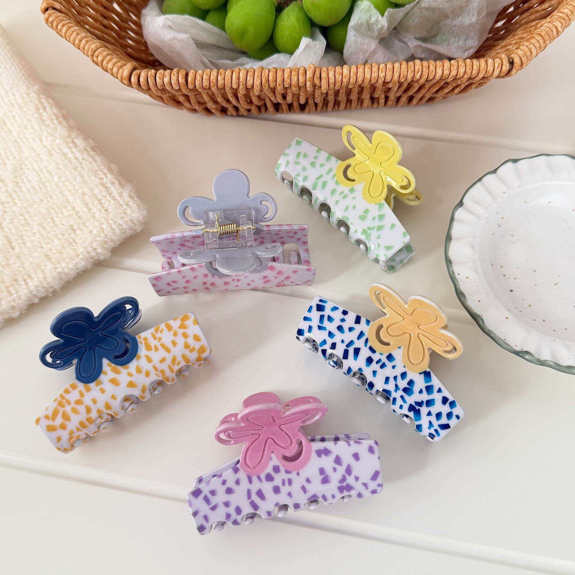 Simple Series Sweet Flower Polka Dots Mixed Color Plastic Hair Claws 2
