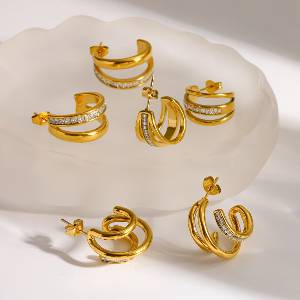 Luxe en elegante C-vormige, waterdichte, goudkleurige oorbellen van roestvrij staal met strass-steentjes voor dames. 2
