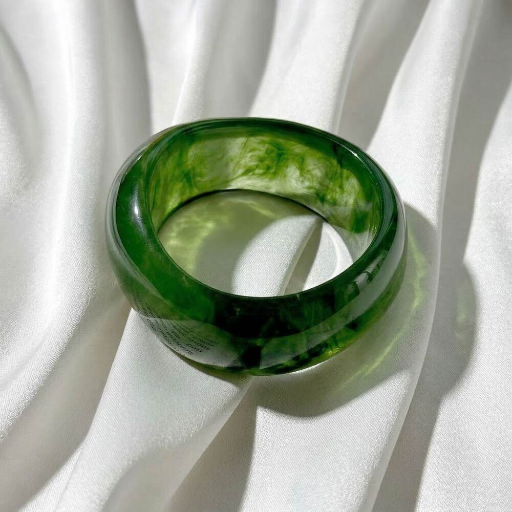 Retro Gradient Transparent Color Resin Women's Bangles
