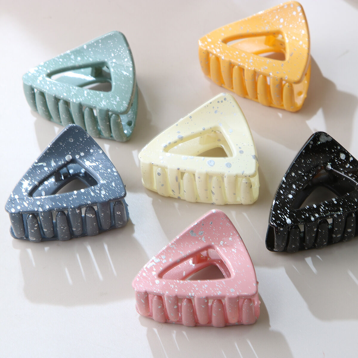Simple Series Daily Polka Dots Geometric Shape Plastic Hair Claws Picture2
