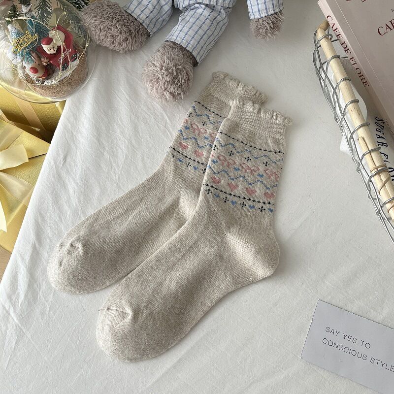 Niedliche, farblich abgesetzte Wadensocken