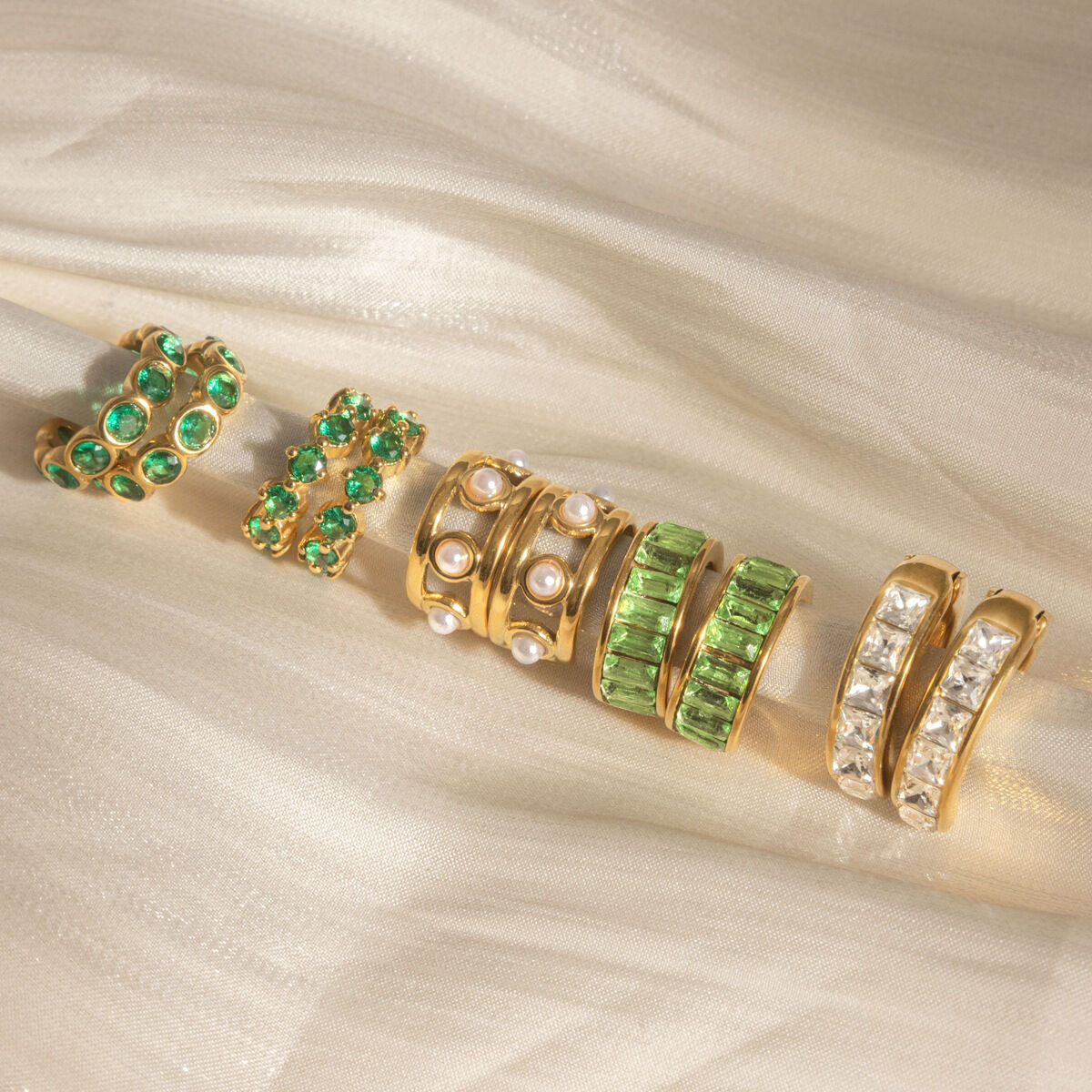 Elegantes pendientes rectangulares de acero inoxidable, impermeables, de color dorado y con circonitas para mujer. 2