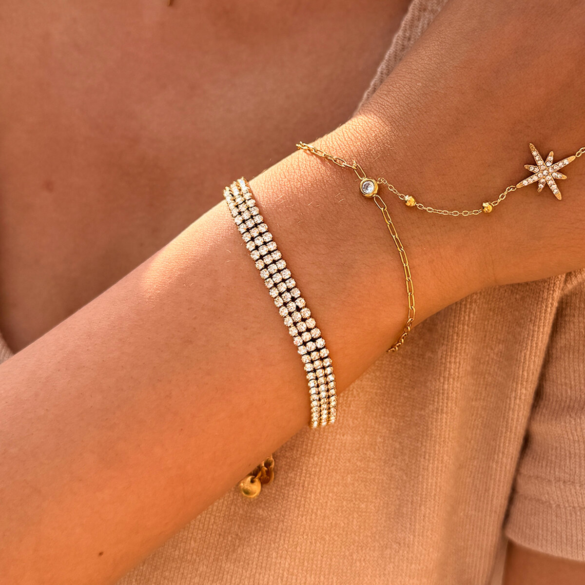 Luxuriöses, unregelmäßig geformtes, wasserdichtes Edelstahl-Armband mit Zirkonia in Goldfarbe für Damen – perfekt für den täglichen Gebrauch 2