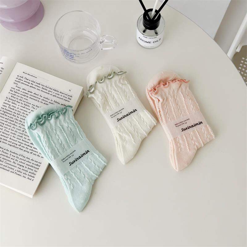 Slight Bounce Basic Solid Color Mid-Calf Socks