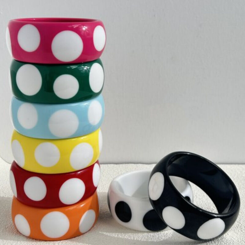 Bracciali da donna in resina con motivo a pois della serie Simple. 2