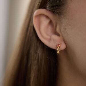 Einfache, runde, wasserdichte Damen-Creolen aus Edelstahl in Goldfarbe mit Zirkonia h5 Bild4