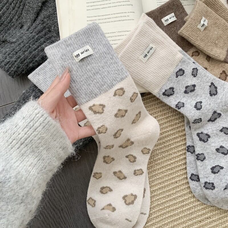 Lichte veerkracht, elegante sokken met luipaardprint tot halverwege de kuit 2
