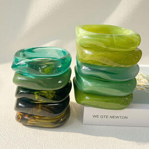 Retro Gradient Transparent Color Resin Women's Bangles h5 Picture2