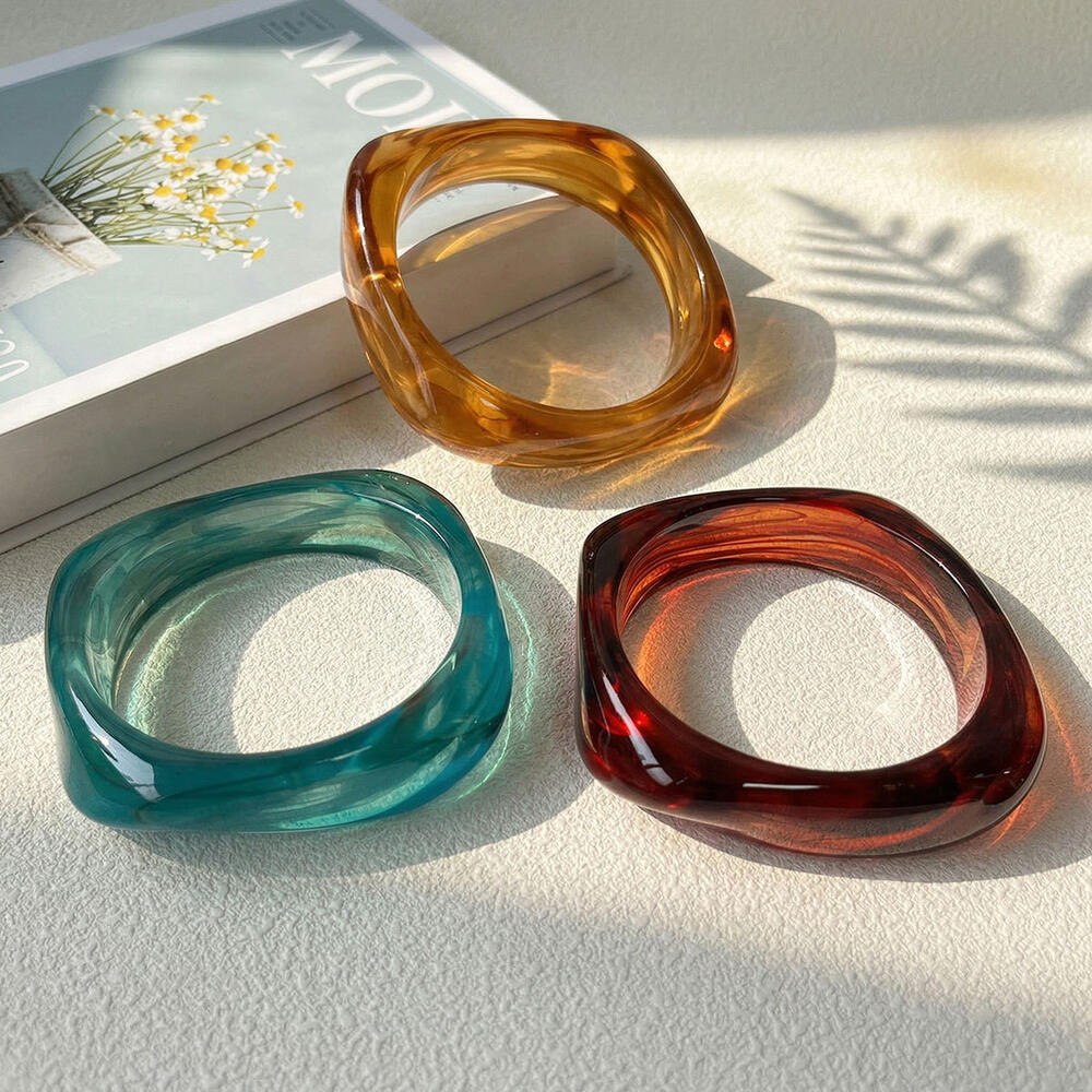 Retro Gradient Color Resin Women's Bangles h5Picture3