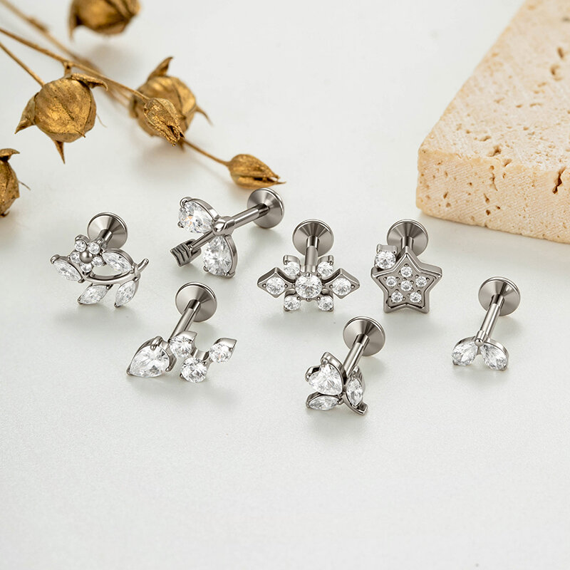 Orecchini da piercing da donna semplici a forma di cuore e stella in lega di titanio color oro con zirconi. h5Immagine5