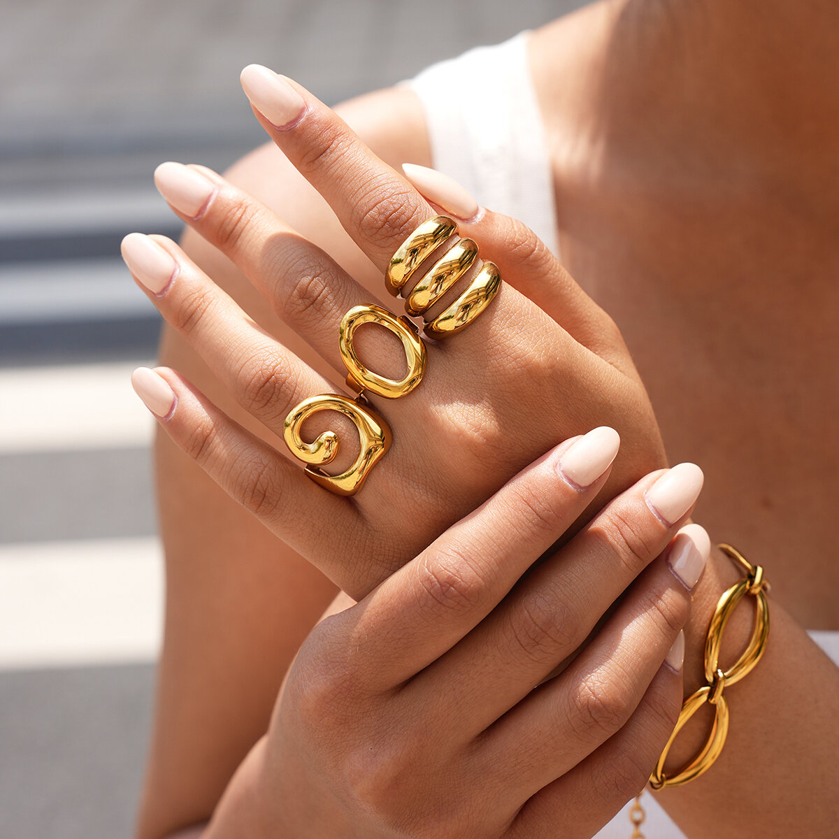 Conjuntos de anillos sencillos de acero inoxidable de forma irregular y color dorado, resistentes al agua, de la serie Daily.
