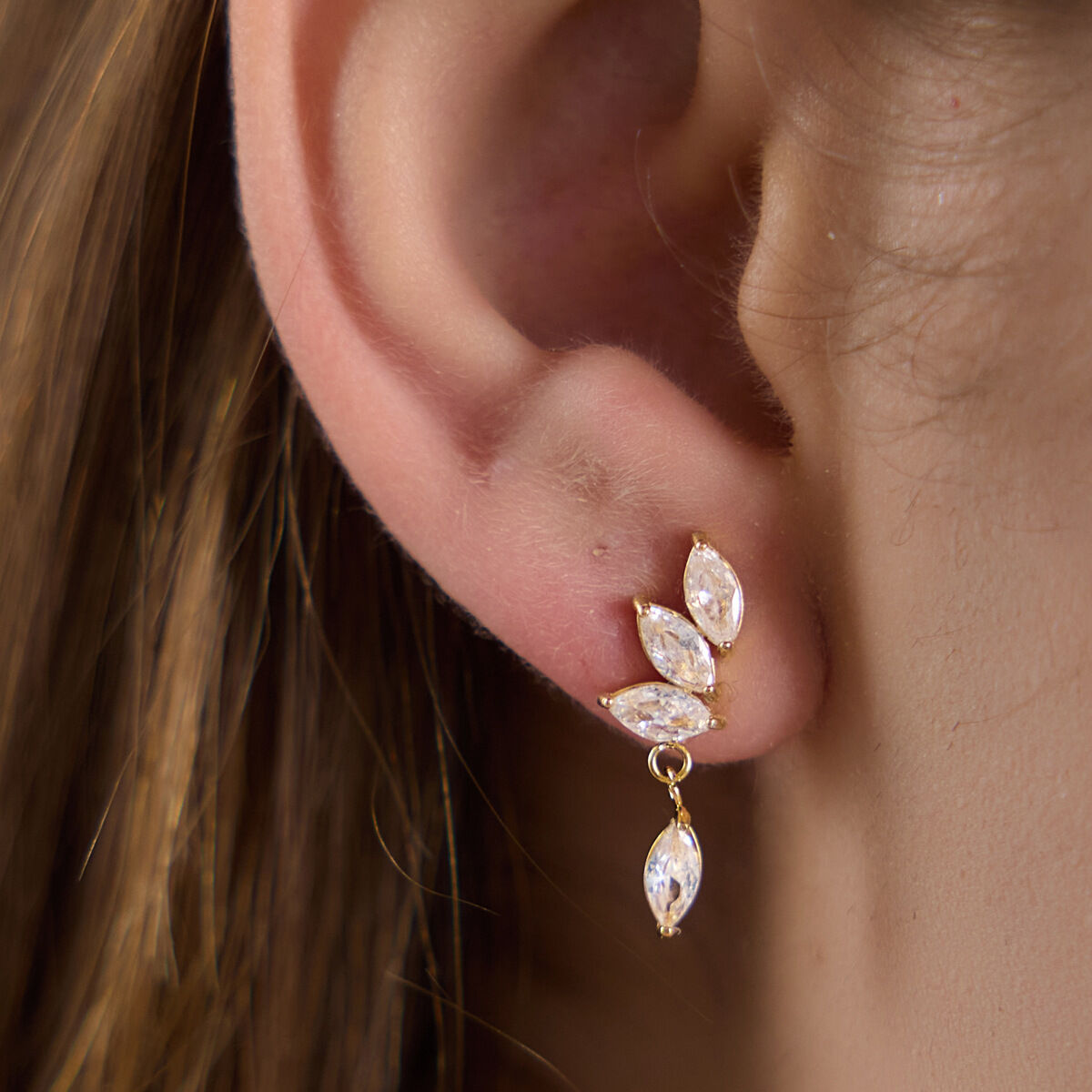 Pendientes colgantes de mujer con diseño de flor, de acero inoxidable, impermeables, color dorado y circonita. 2