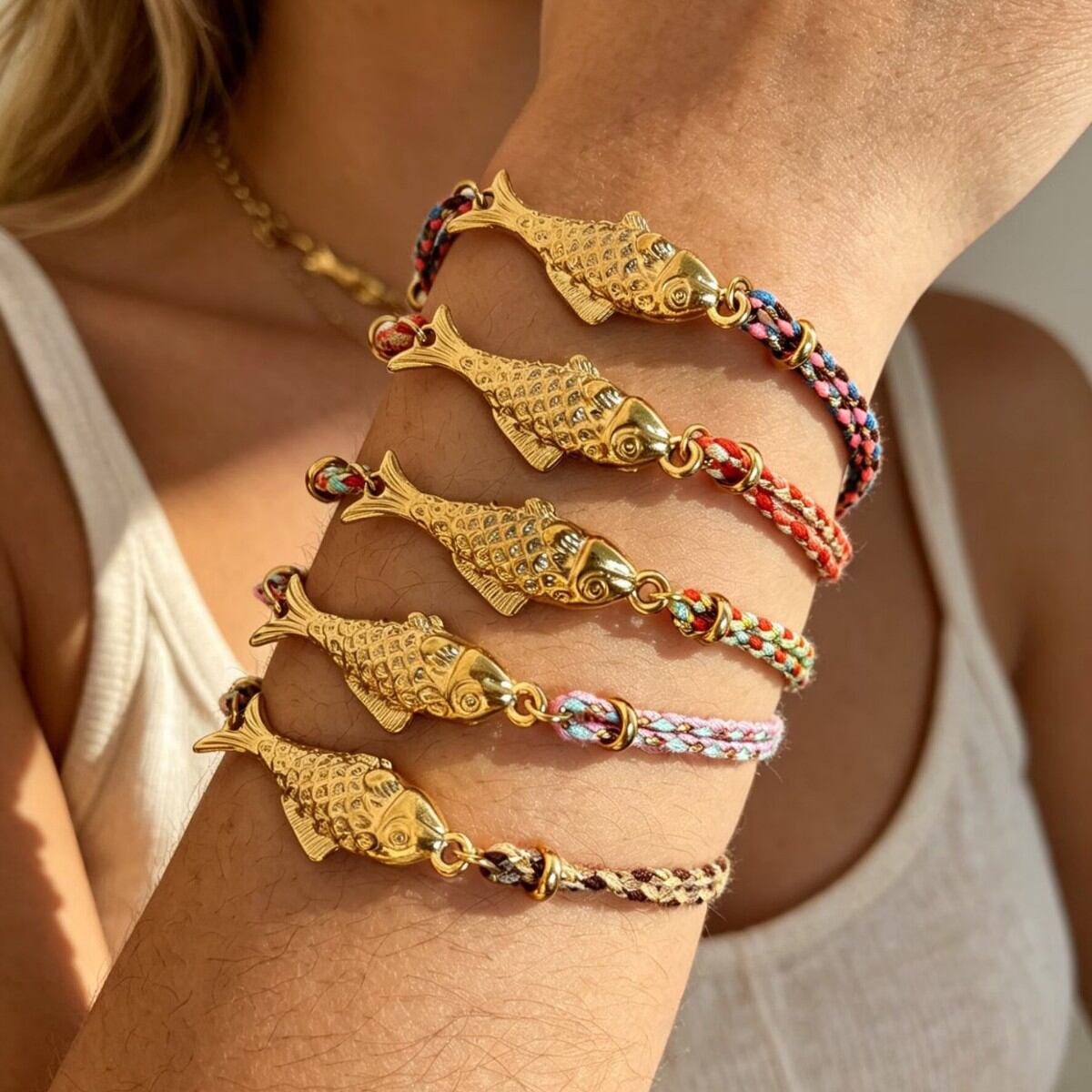Pulseras trenzadas de mujer con cuerda trenzada de color dorado, estilo oceánico vacacional.