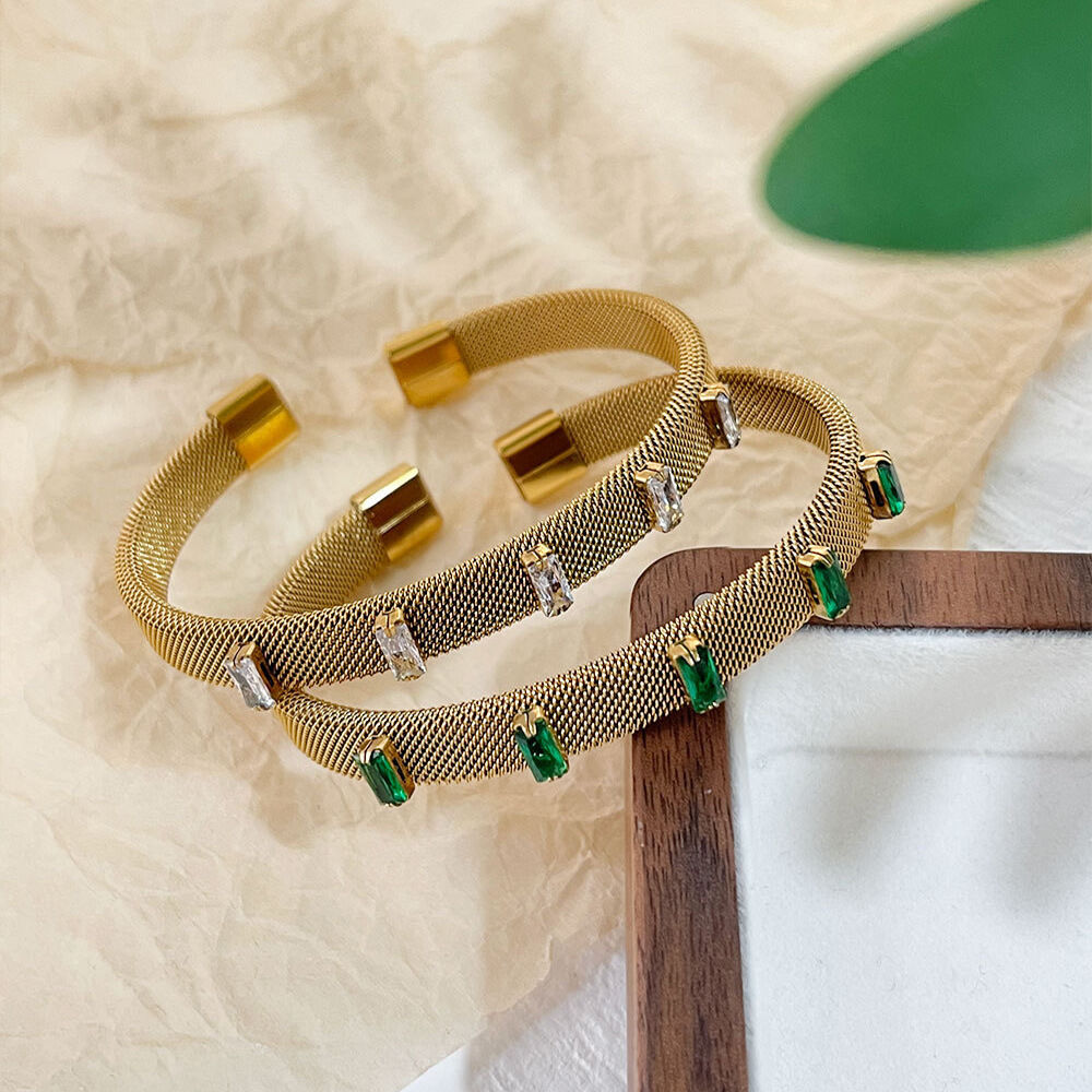 Pulseras de puño para mujer de la serie de lujo: estilo retro, rectangular, de acero inoxidable, impermeables, color dorado y con circonitas.