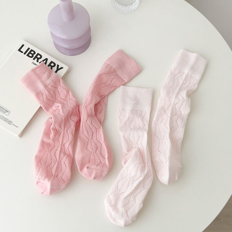 Einfache, einfarbige Socken bis zur Wade Bild2