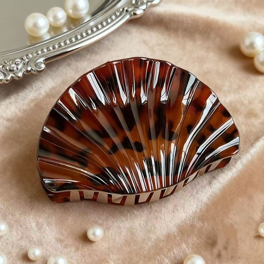 Simple Series Daily Leopard Print Oceanic Style Shell Plastic Hair Claws